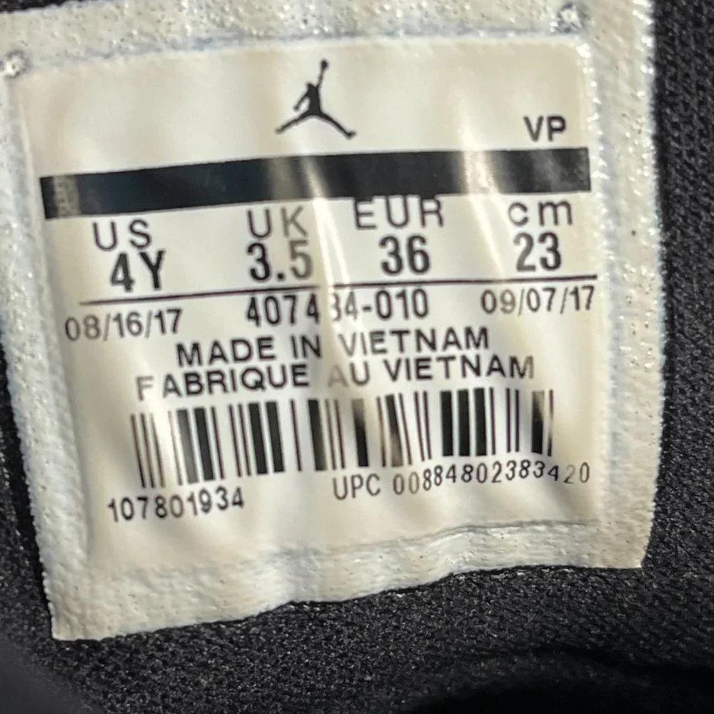 Jordan‎ Pro Strong Youth Basketball Black Shoes